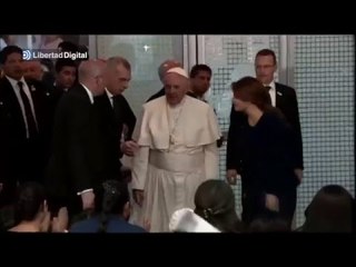 El Papa receta "cariñoterapia" en un hospital infantil de México