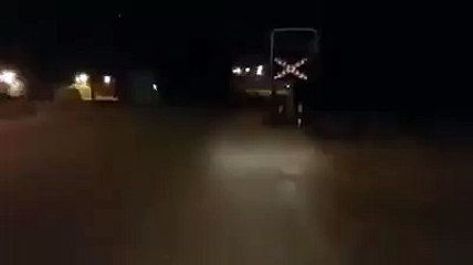 يحدث في تونس بلد العجائب ... ثبتوا في الضوء الاحمر وقتاش يشعل