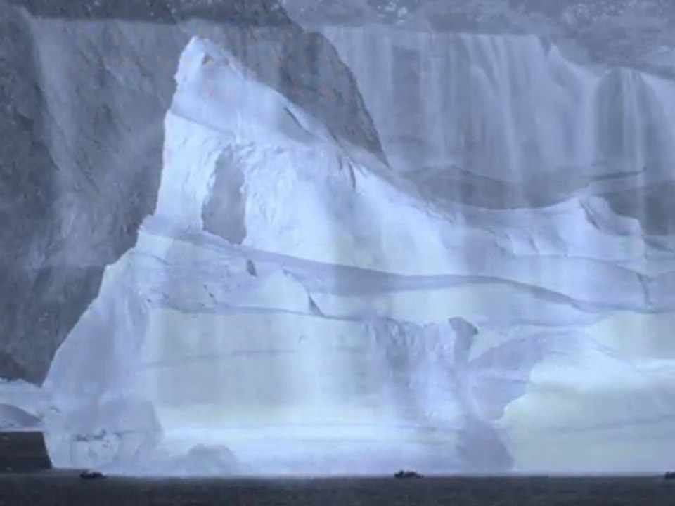 Sur mille mots prononcés, il y en avait peut-être un seul qui avait vraiment besoin d'être articulé.   (Le Silence, extrait du livre de Mirdad - Mikhail Naimy)