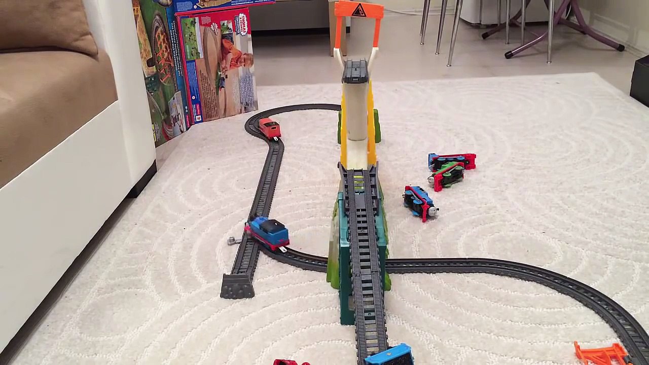 Thomas and Friends, thomas le petit train en français, thomas y sus amigos en español