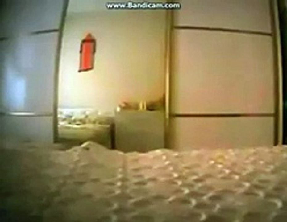Komşusunu Yatak Odasında Gizli Kamerayla Yakaladı