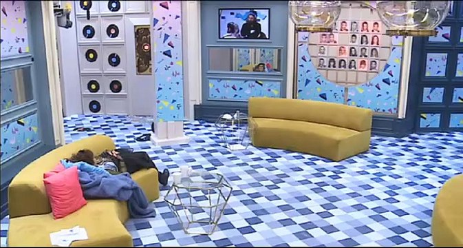 אסתי-לי מתפרקת ובוכה אחרי ששי חי קטל אותה על לא עוול בכפה