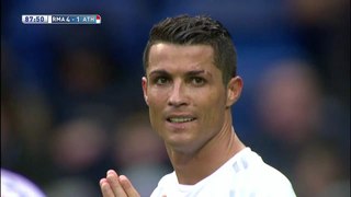 Gorka despejando un remate a bocajarro de Cristiano Ronaldo