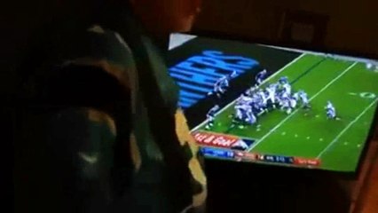 Abuelo furioso detroza TV durante la final del Super Bowl 50