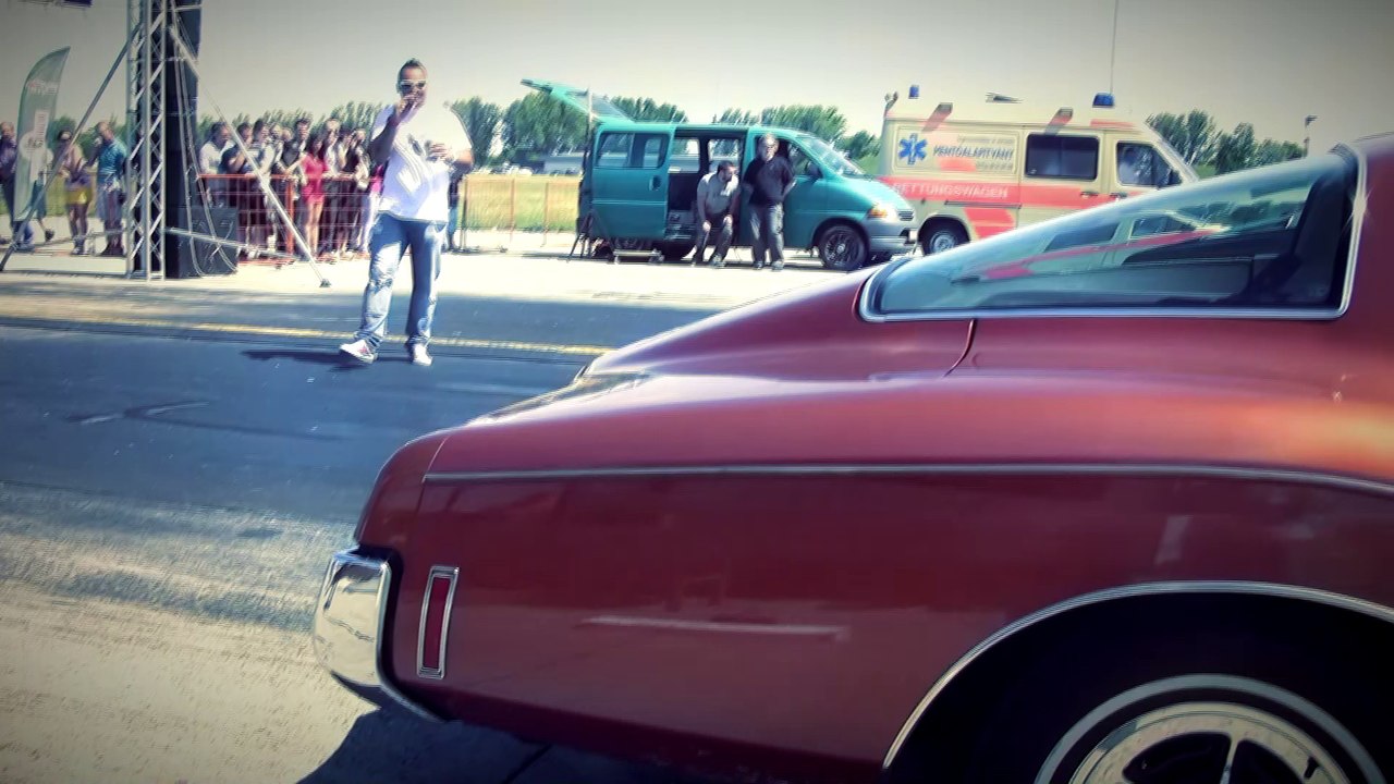 Buick Riviera Vs. Buick Riviera Drag Race HD