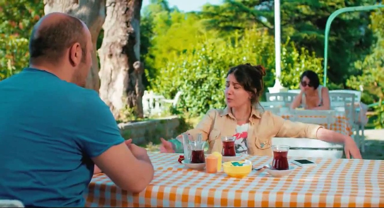 Faruk sevgilisinden ayrılmaya çalışırsa komedi funda eryiğit seksi sahneler çok komik