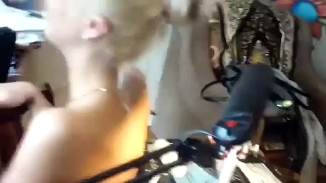 Забавная ситуация)) Девушка решила сделать себе татуировку)