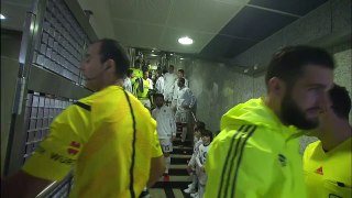 Jugadores del Real Madrid y del Athletic Club en el túnel de vestuarios