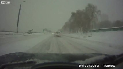 Обалдеть! Машина призрак вмиг исчезла с шоссе