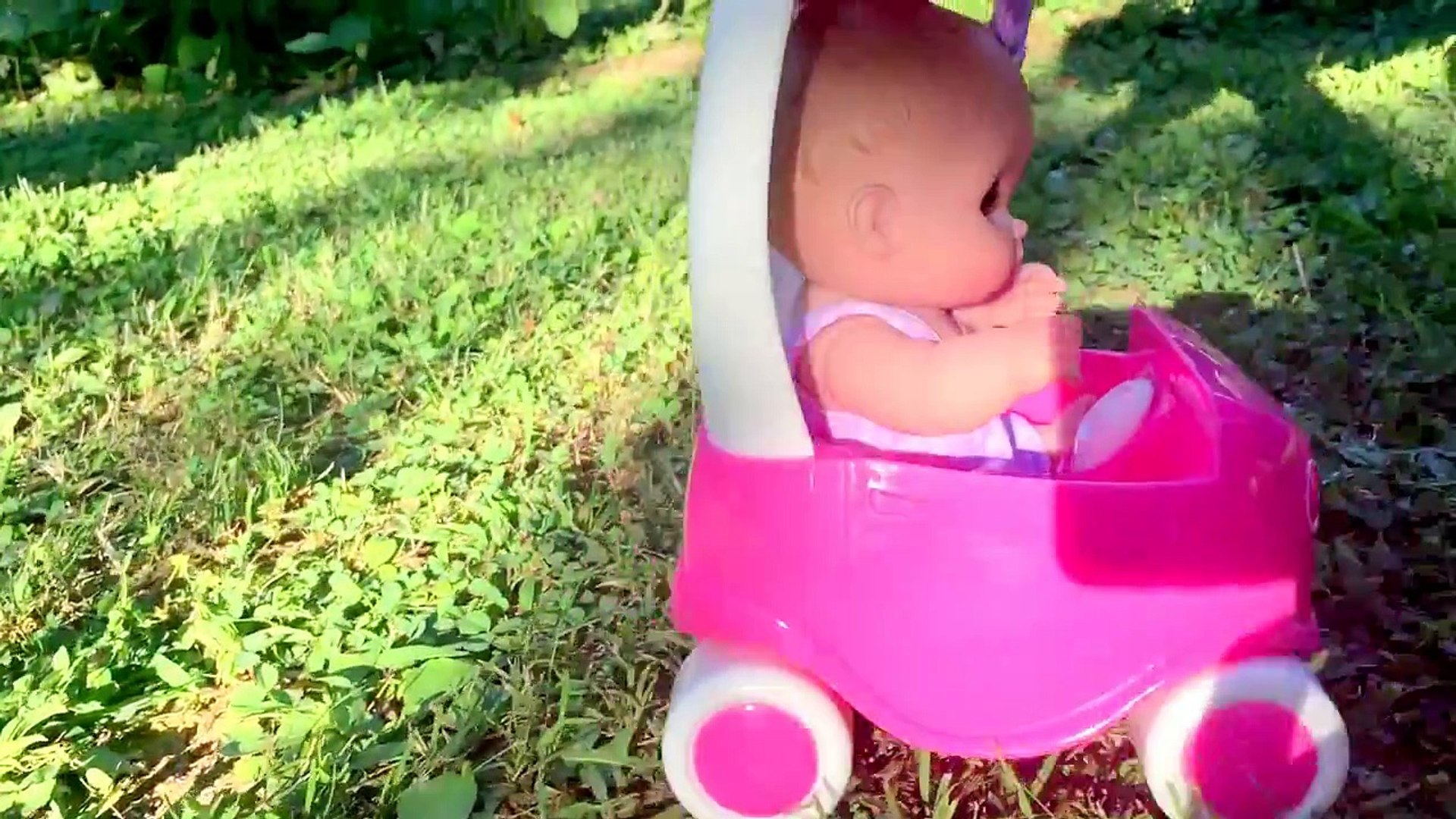 ⁣Lil Cutesies Baby Dolls Race Outdoor Adventure Playing in Doll Car and Babies Roller Coaster