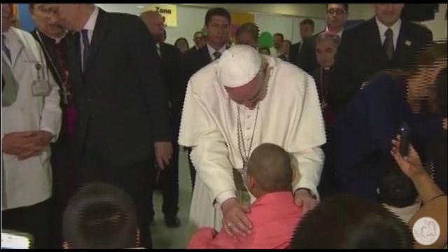 Francisco brinda cariñoterapia a niños enfermos de cáncer en México