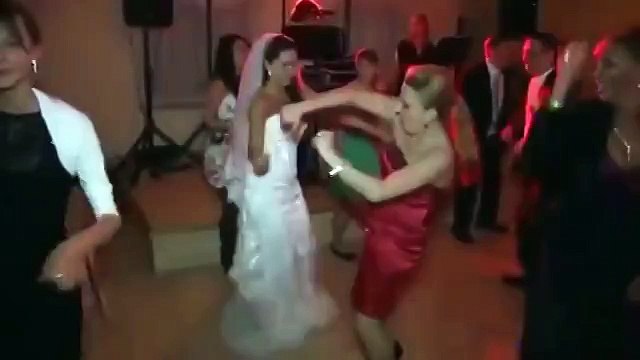 Прикол на свадьбе - Девушка отжигает