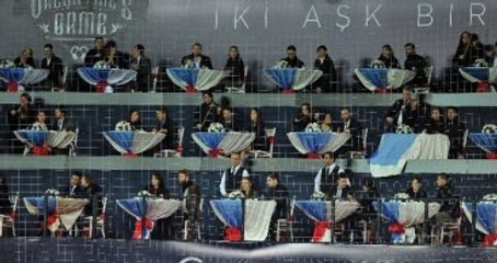 Başakşehir - Beşiktaş Karşılaşmasında Sevgililer Yemek Yedi, Maçı İzledi