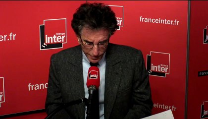 Jack Lang : "François Hollande ne peut pas exercer son mandat présidentiel et participer à des primaires"