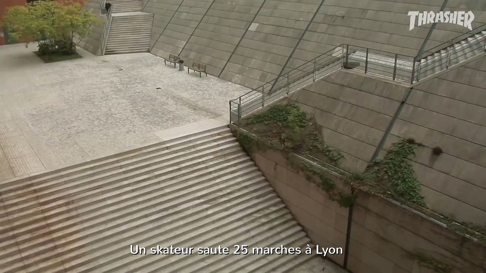 Un skateur saute 25 marches à Lyon - Vidéo Dailymotion