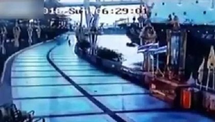 Yük gemisi iş yerine böyle girdi