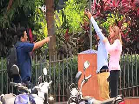 Pakistani Funny Boy Audition funny Video Clip On Public Place With Fool Boys - Desi Girls Video