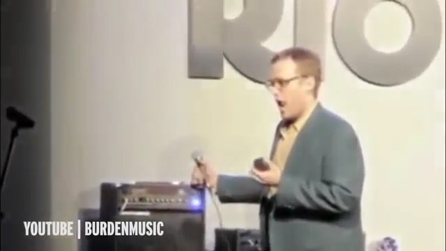 Il la demande en mariage et elle dit «non» devant tout le monde