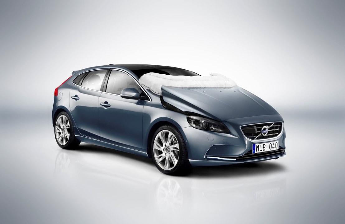 ¿Cómo funciona el airbag para peatones del Volvo V40?