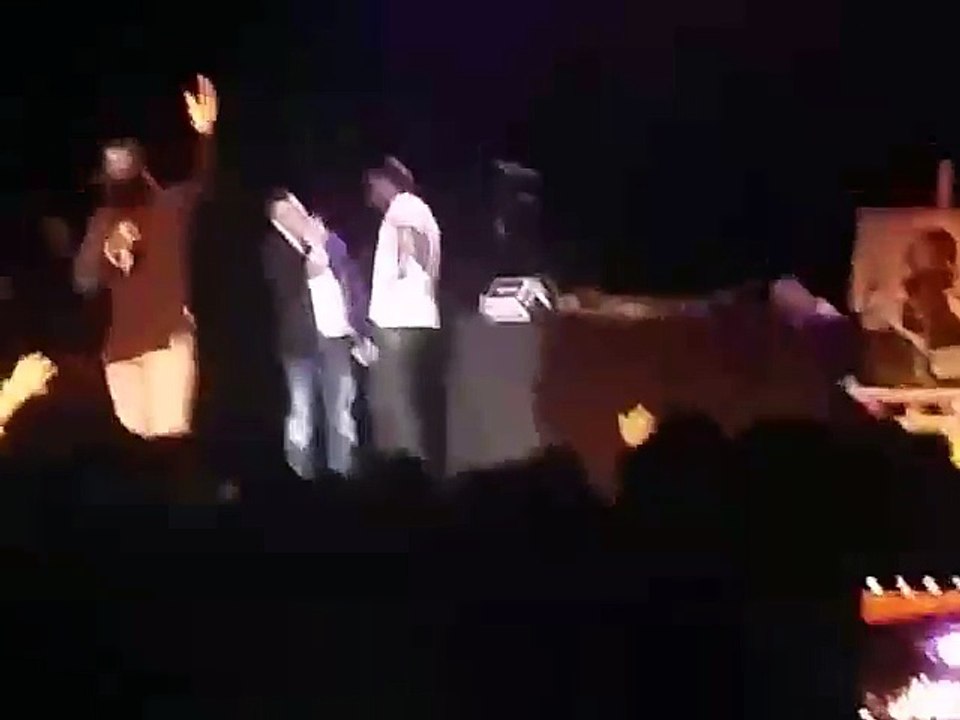 MAITRE GIMS STOPPE PAR L'ALARME INCENDIE