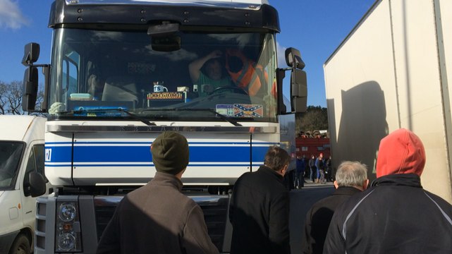Les agriculteurs contrôlent un camion belge