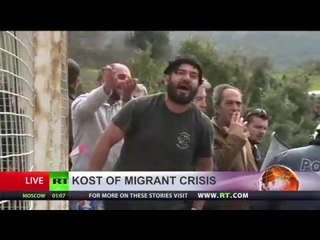 Скачать видео: Greek police use tear gas at protest against refugee screening center