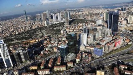 Plazada Kan Donduran Ölüm! Metrelerce Yüksekten Yere Çakıldı