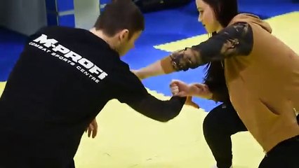 Selfie Çubuğu Amacını Aştı! Selfie Çubuğuyla Dövüş Dersi