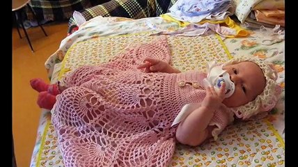 Замечательная вязаная крючком детская одежда