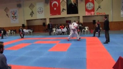 Gençler Karatede Kozlarını Paylaştı