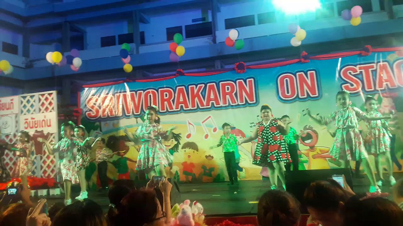 SRIWORAKARN ON STAGE 2016 โรงเรียนศรีวรการ ป.2/1 บ้านนอกแล้วไง