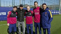 Eros Ramazzotti visita el entrenamiento del primer equipo