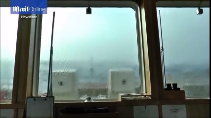 Navire en pleine tempête en mer du Nord - Vent à plus de 220km/h et creux de 20m