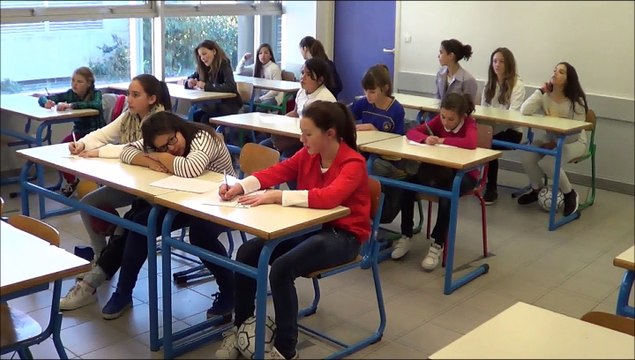 Flash mob du collège St Exupéry de Perpignan pour le concours Mon Euro 2016 de football.