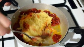 Tel şehriye çorbası nasıl yapılır - (Томатный суп с макароном-паутинка)