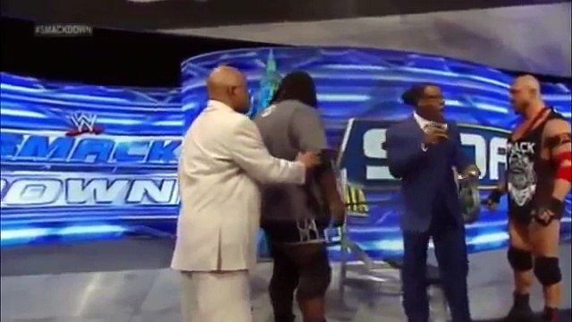 WWE RAW Mark Henry vs Ryback-Bench Press-Challenge (Amazing)