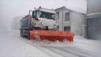 La nieve restringe el tráfico de vehículos pesados en la A-6 entre As Nogais y la provincia de León