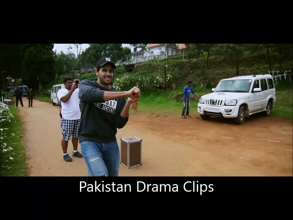 2 hath diye baghwan ney tumhain 2 hath diye, Ye Fawad Khan kya bool rahe hain