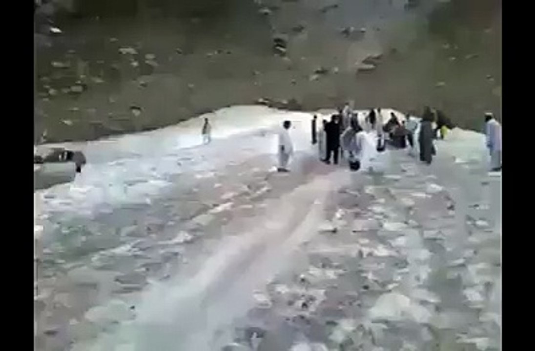 پاگل پٹھانوں کے کام چیک کرو