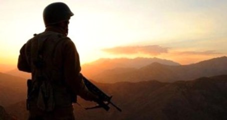 21 Yaşındaki Asker Nöbette Kendi Göğsüne Sıktı