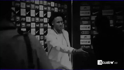 Neymar bromea con Luis Suárez en la celebración del penalti porque se le adelanta al remate