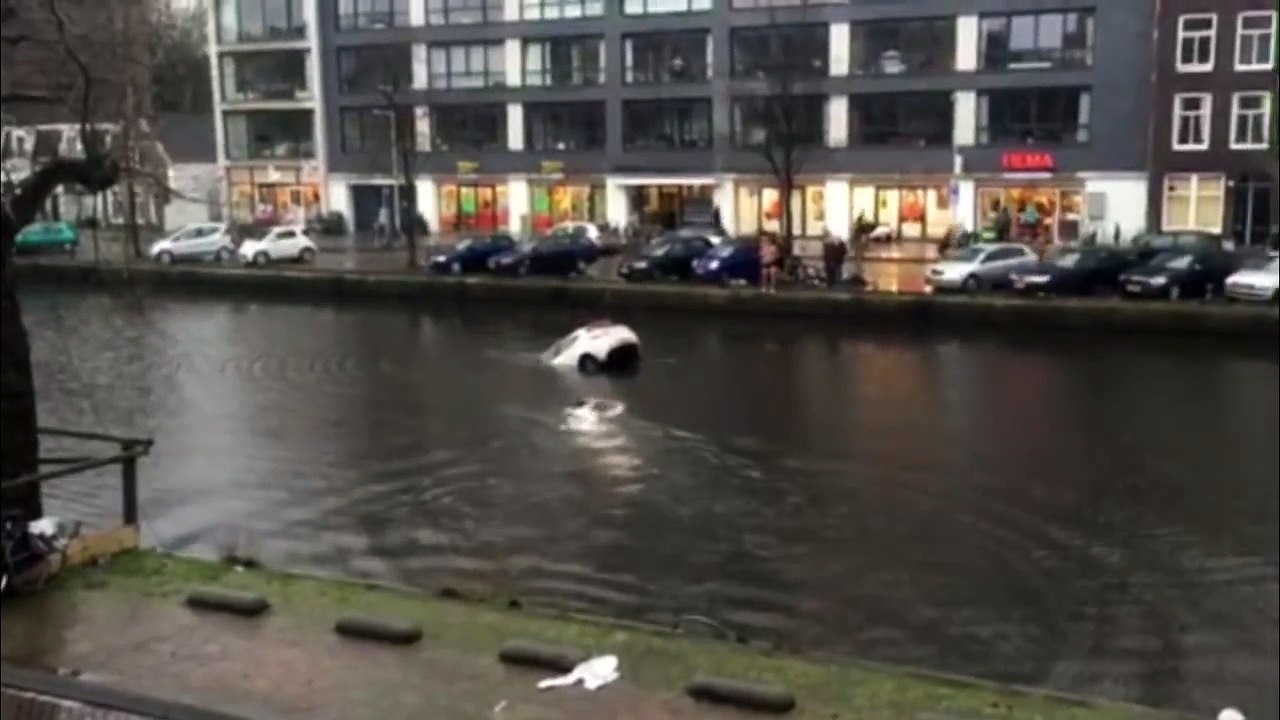 Une mère et son enfant sauvés de la noyade