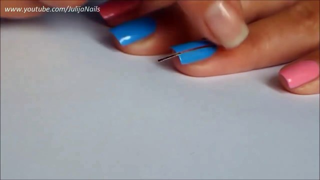 Маникюр с помощью дотса и ленты для дизайна ногтей