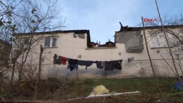 Sürücünün Yokuş Aşağı Çalıştırmak İstediği Kamyonet 150 Metre Uçtu