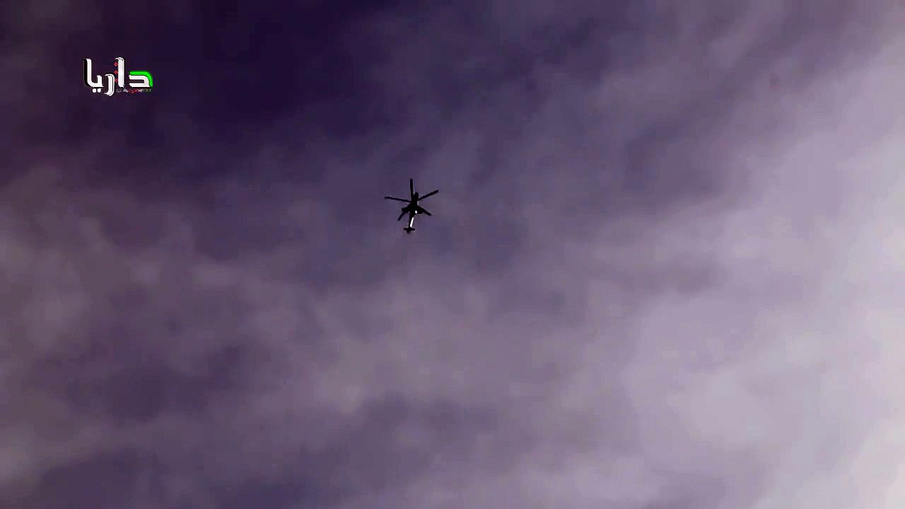 Un hélicoptère de l'armée russe largue 4 bombes sur la Syrie