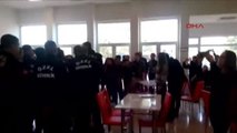 Eskişehir Anadolu Üniversitesi'nde Öğrencilerle Özel Güvenlik Görevlileri Arasında Afiş Arbedesi