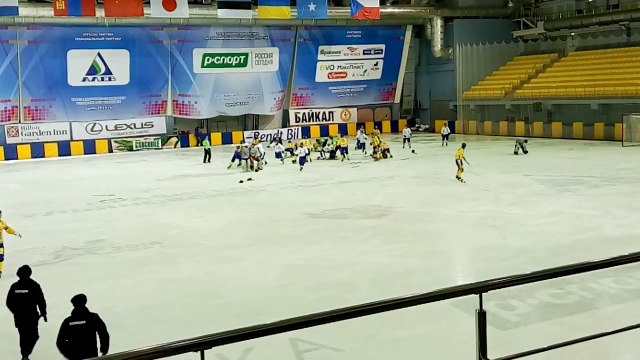 Сборные Украины и Монголии по хоккею с мячом устроили массовую драку