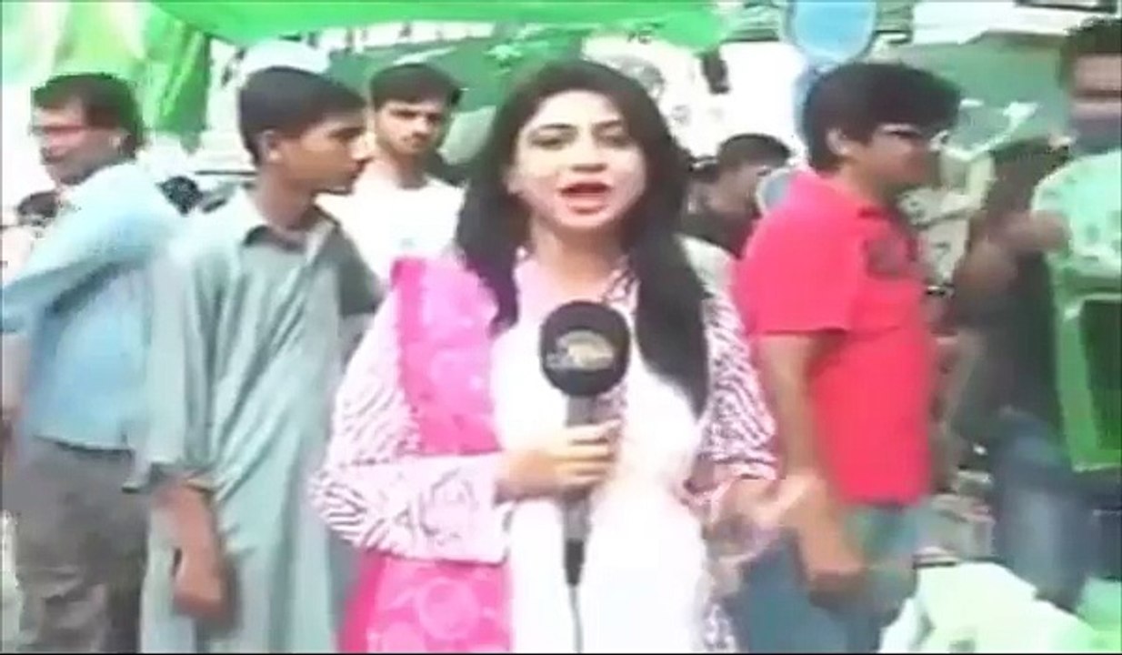 Another Pakistani Chand Nawab.. GEO News Reporter Funny Bloopers