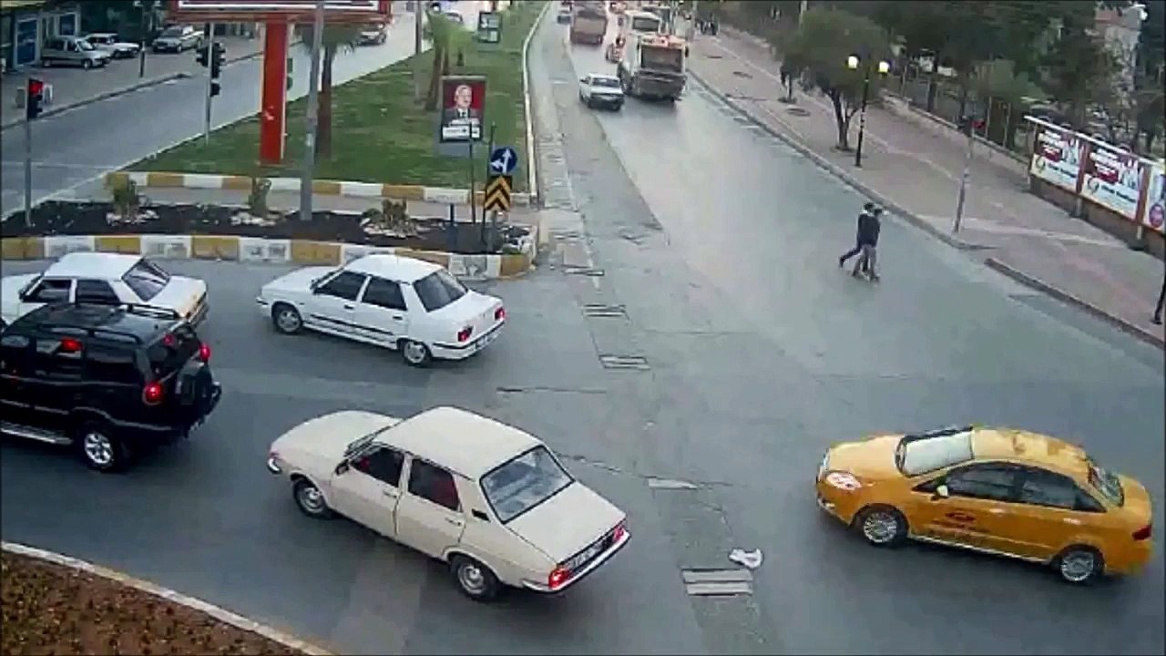 Car Crash With Bike - 2 dead 3 Injured In 3 Separate Accidents - 06.02.2016