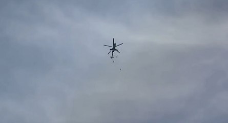 Hélicoptère de l'armée russe bombarde une zone rebelle en Syrie